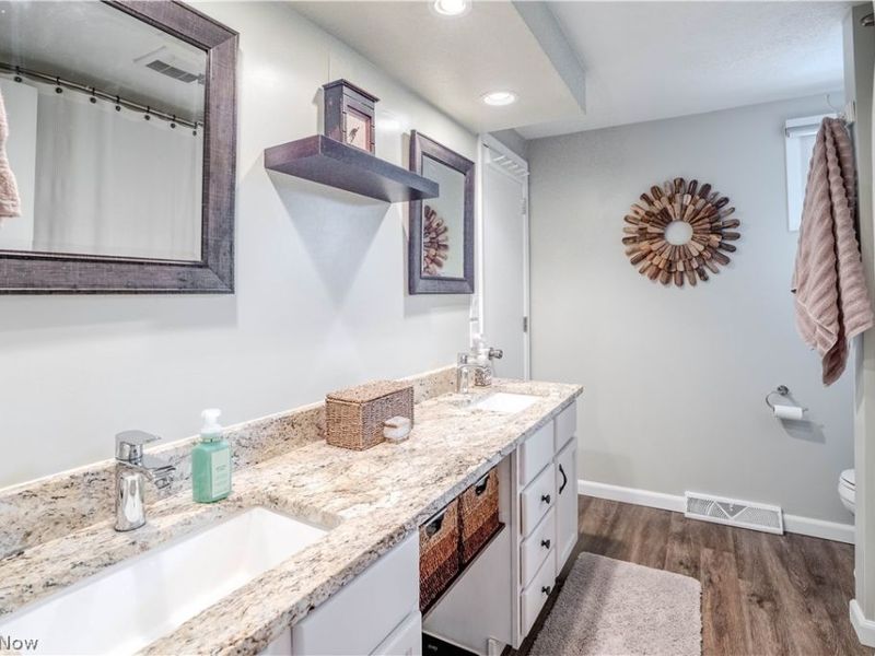 20566 Village Green Drive, Strongsville, OH 44149 Photo 24