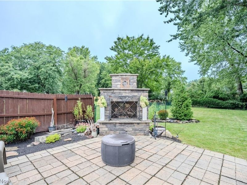 20566 Village Green Drive, Strongsville, OH 44149 Photo 48
