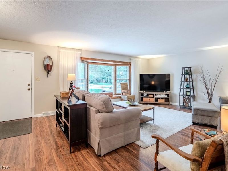 20566 Village Green Drive, Strongsville, OH 44149 Photo 6