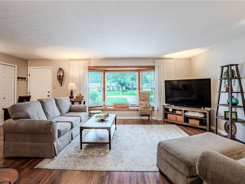 20566 Village Green Drive, Strongsville, OH 44149 Photo 9