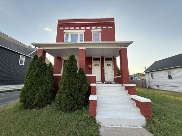 568 Douglas Avenue , Calumet City, IL 60409