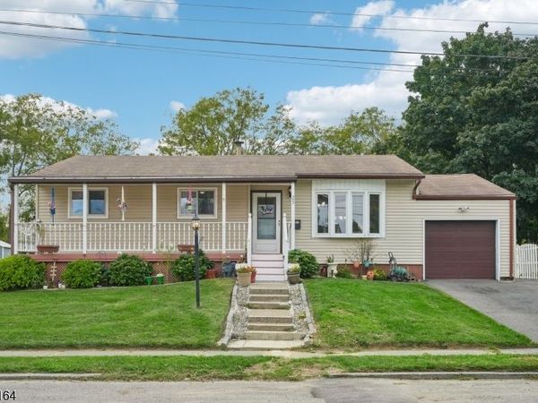 25 Lawrence Dr, Hackettstown, NJ 07840