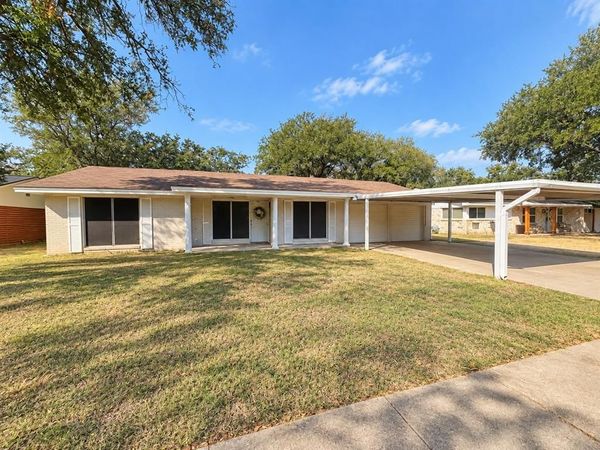 304 S Norma Drive , Lacy Lakeview, TX 76705