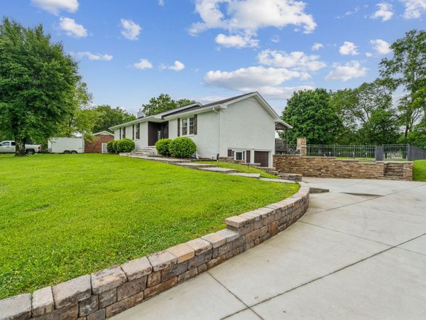 1006 Indian Trl , Castalian Springs, TN 37031
