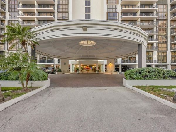1450 Brickell Bay Dr, Unit 511, Miami, FL 33131