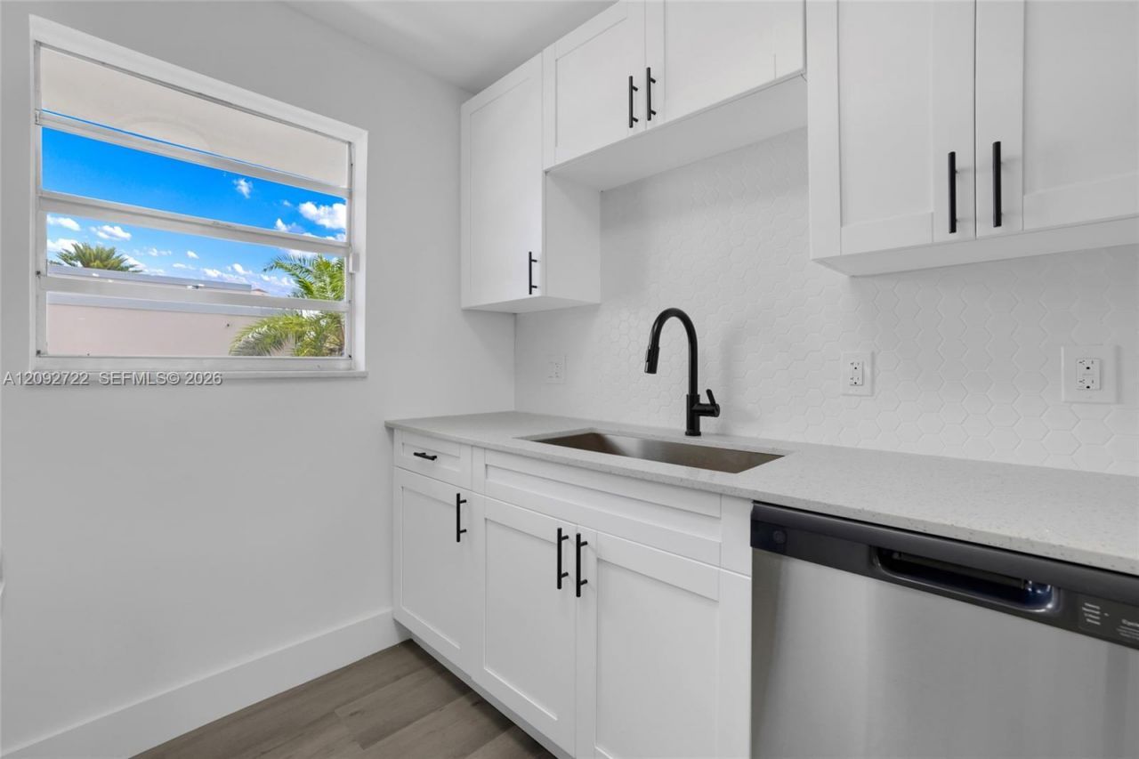 631 Jefferson Ave, Unit 304, Miami Beach, FL 33139 Photo