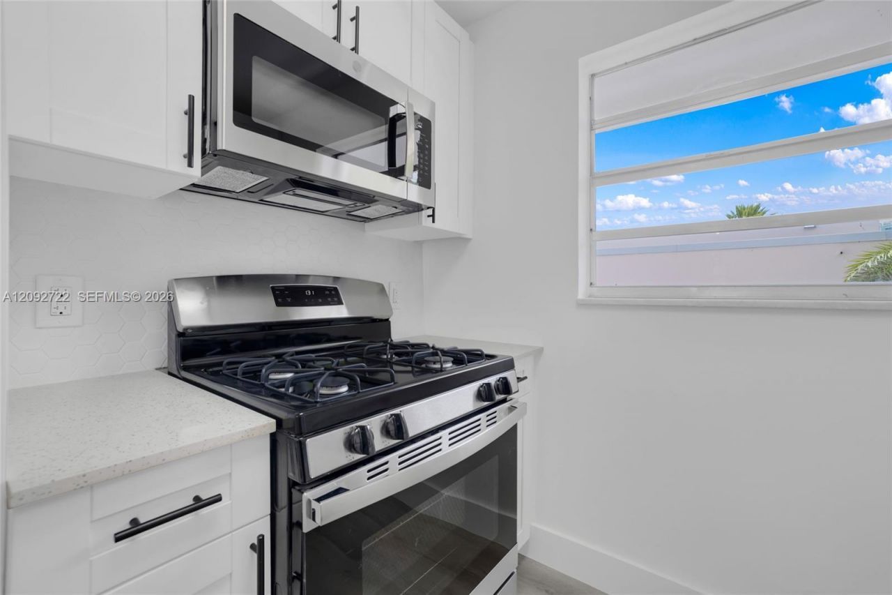 631 Jefferson Ave, Unit 304, Miami Beach, FL 33139 Photo