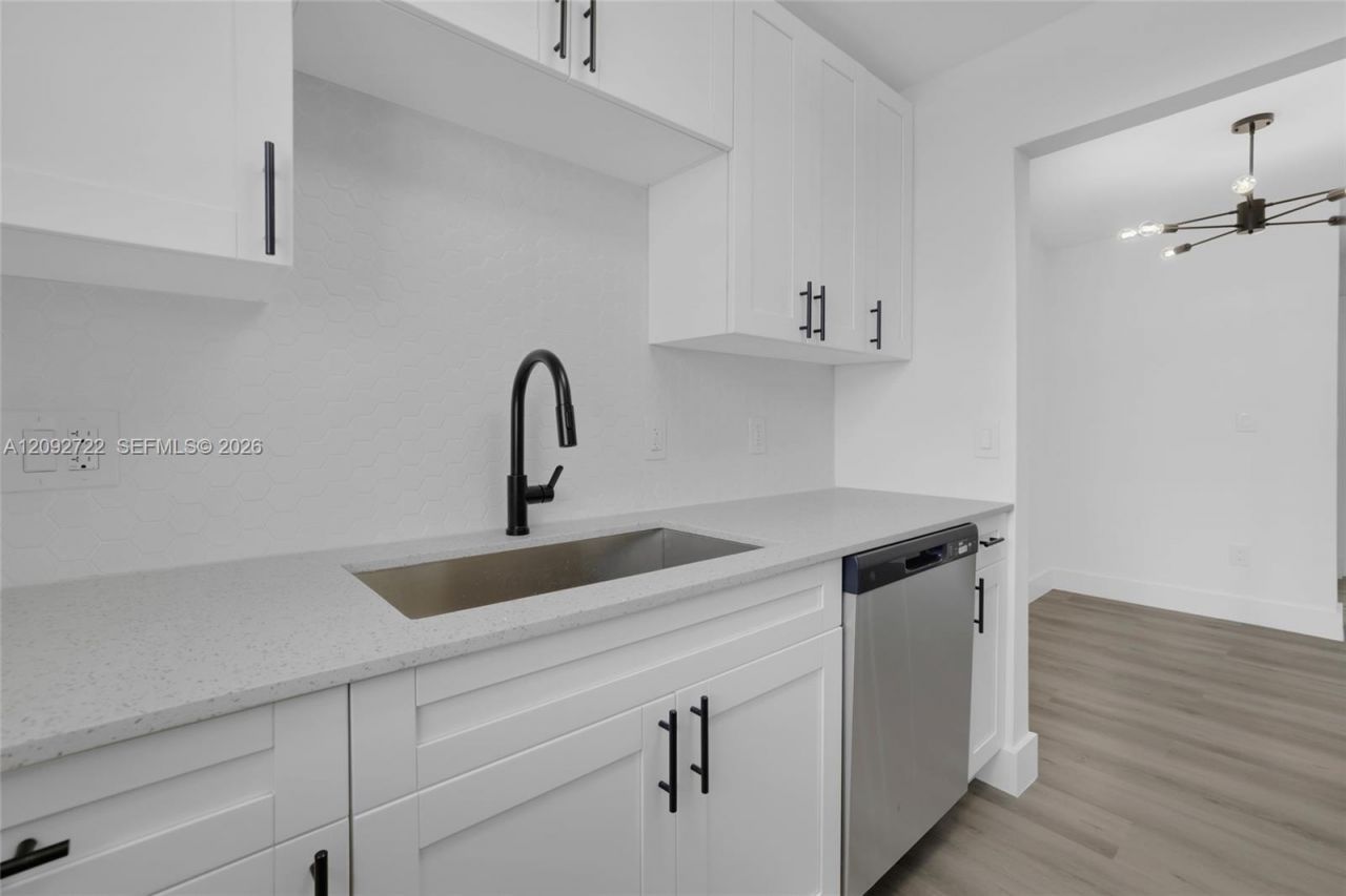631 Jefferson Ave, Unit 304, Miami Beach, FL 33139 Photo