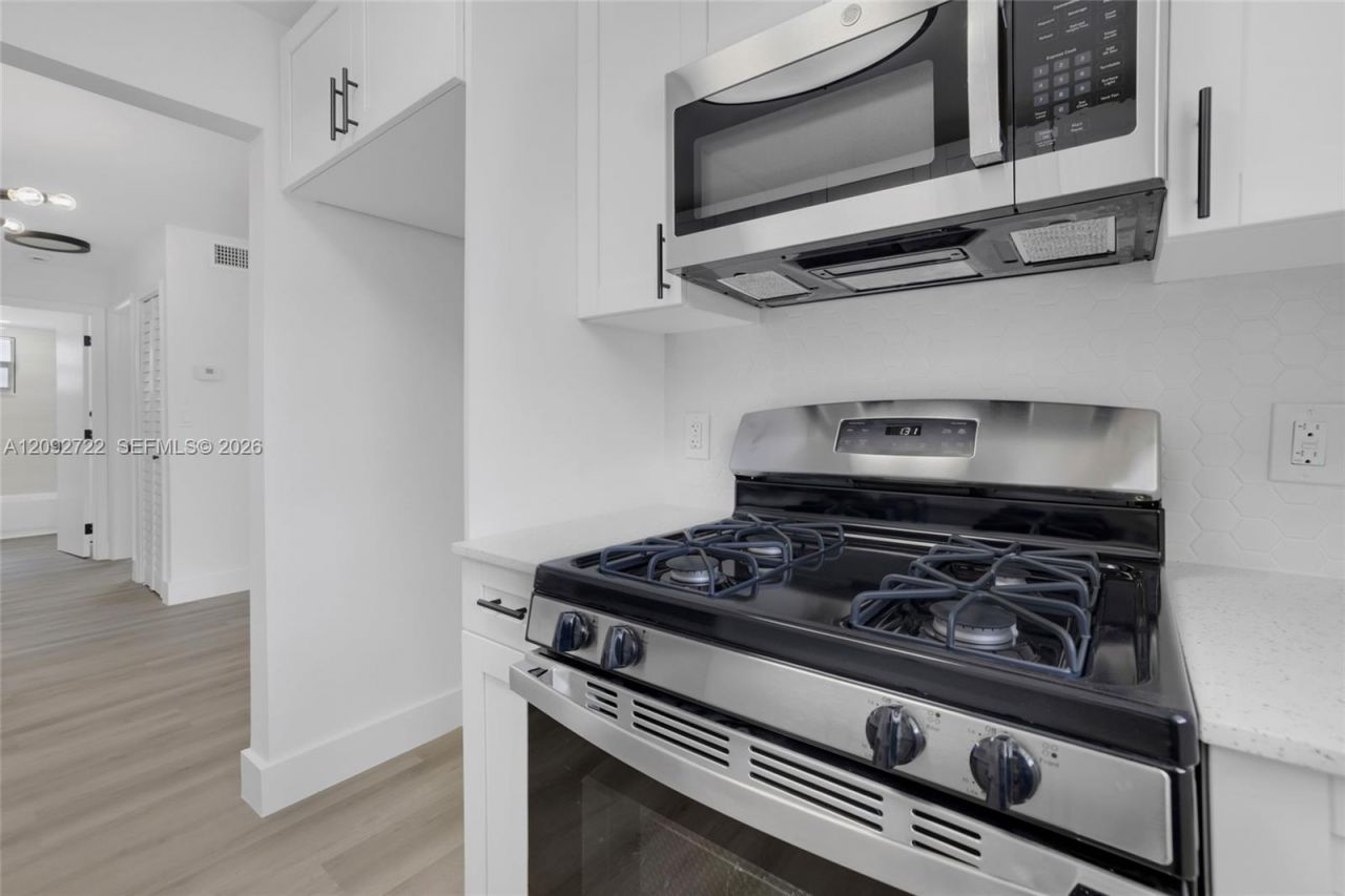 631 Jefferson Ave, Unit 304, Miami Beach, FL 33139 Photo