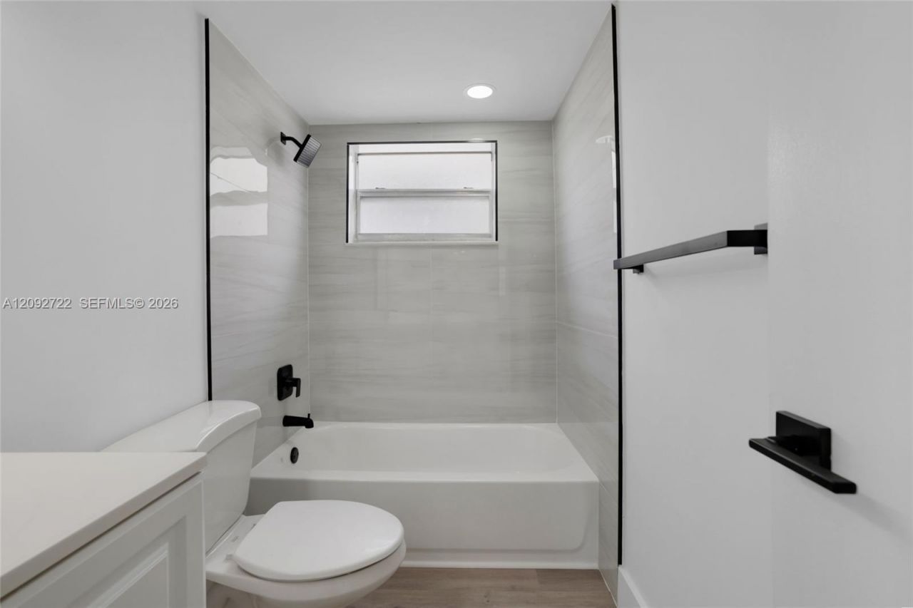 631 Jefferson Ave, Unit 304, Miami Beach, FL 33139 Photo