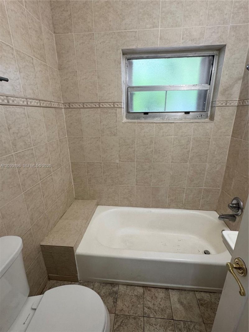 1020 SW 5th St, Unit 4, Miami, FL 33130 Photo