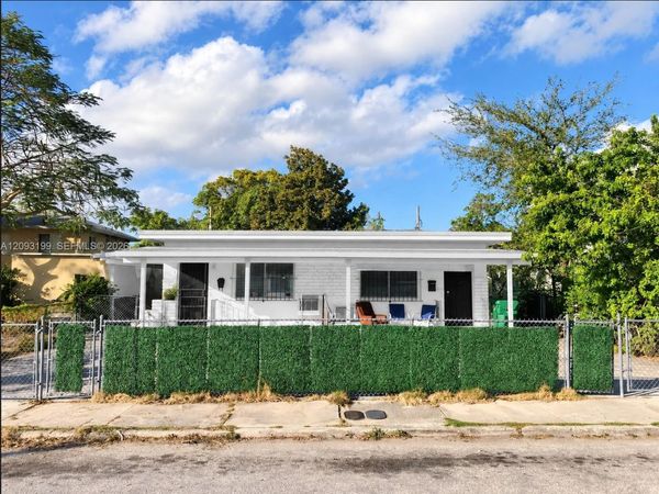 2135 NW 1st Ter , Miami, FL 33125