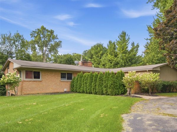 4430 Queens Way, Bloomfield Township, Mi 48304