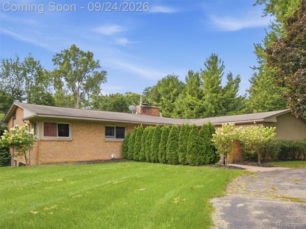 4430 Queens Way, Bloomfield Township, Mi 48304