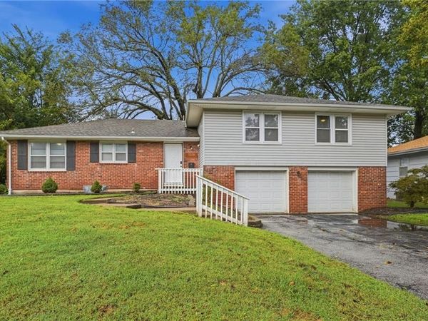 3238 N Chippewa Drive, Kansas City, MO 64116