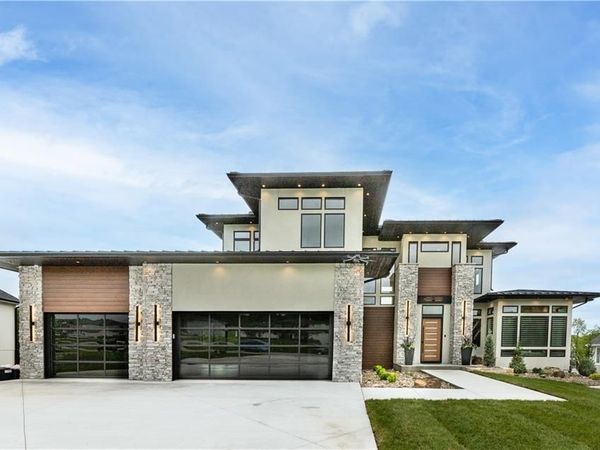 15 Buffalo Ridge Drive, Lake Winnebago, MO 64034