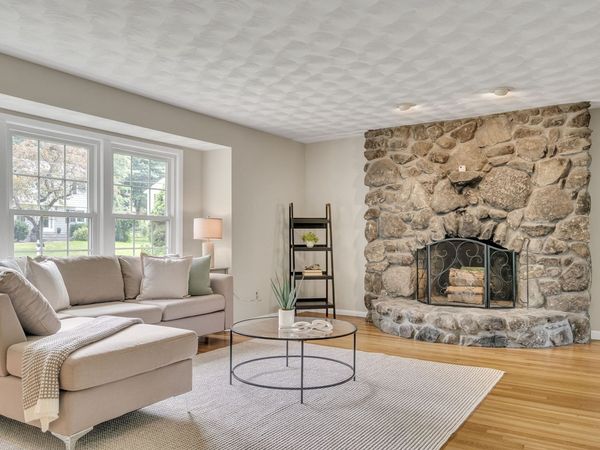 3 Cathy Rd, Burlington, MA 01803