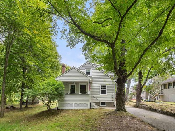 39 Montrose Ave, Wakefield, MA 01880