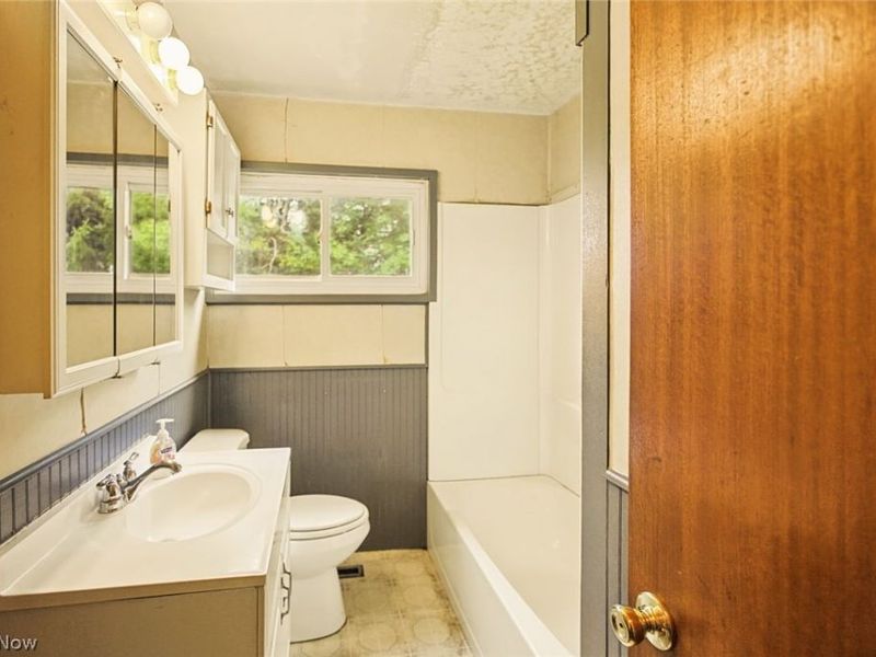 6331 Alderwood Road, Parma Heights, OH 44130 Photo 17