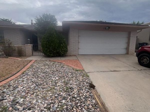 1052 Monte Largo Drive NE, Albuquerque, NM 87123