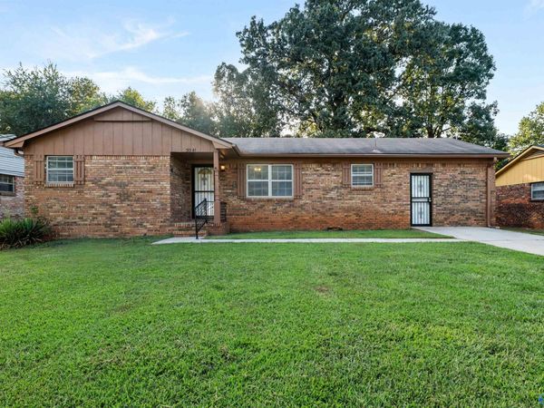 5041 Kyle Lane NW, Huntsville, AL 35810