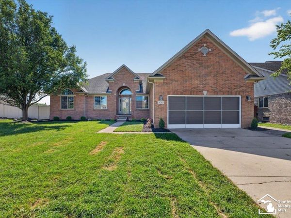 18203 Sunflower Drive, Rockwood, MI 48173