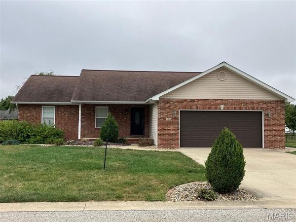 506 East Brook Drive , Aviston, IL 62216