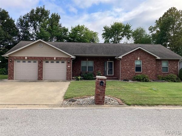 118 Briarwood Lane , Aviston, IL 62216