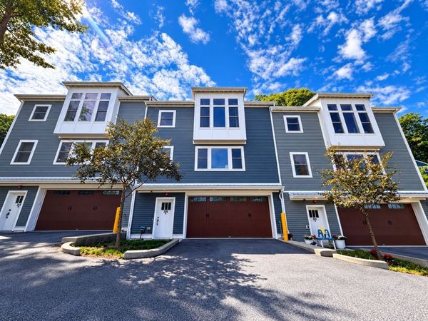 259 Lake Ave N, Unit B, Worcester, MA 01605