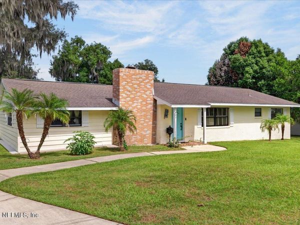 202 LAKEVIEW Avenue, Crescent City, FL 32112