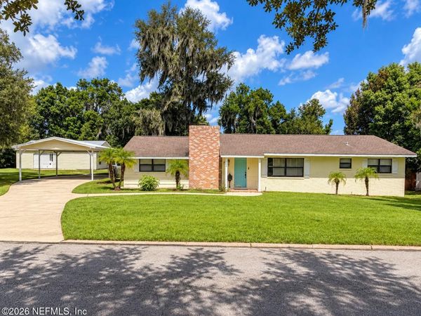 202 LAKEVIEW Avenue, Crescent City, FL 32112