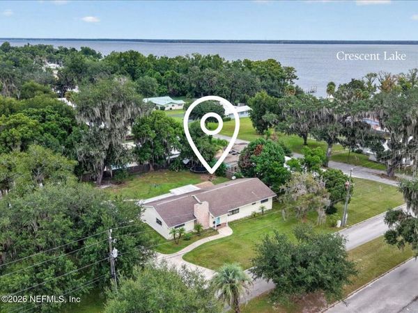 202 LAKEVIEW Avenue, Crescent City, FL 32112
