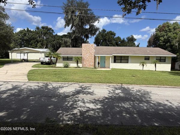 202 LAKEVIEW Avenue, Crescent City, FL 32112