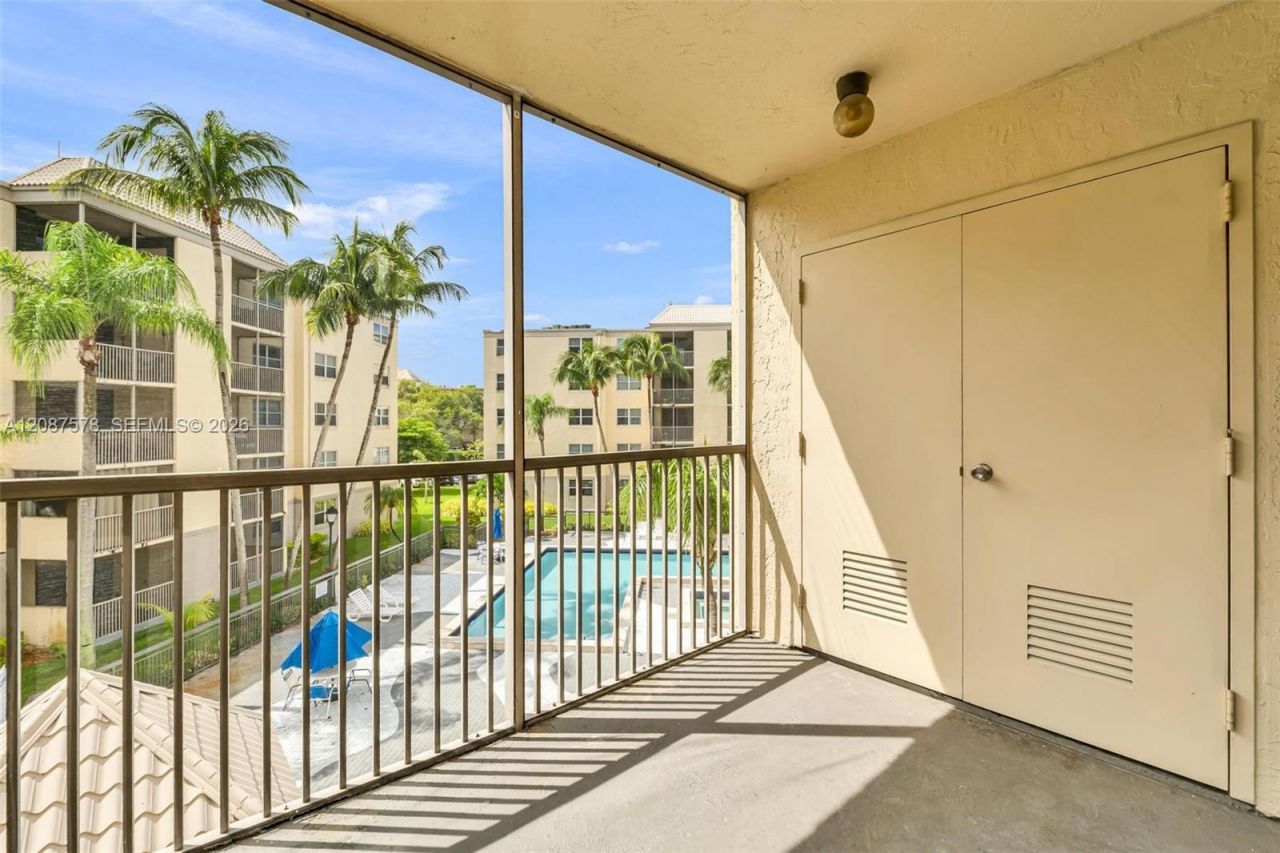 8255 Lake Dr , Unit 304, Doral, FL 33166 Photo
