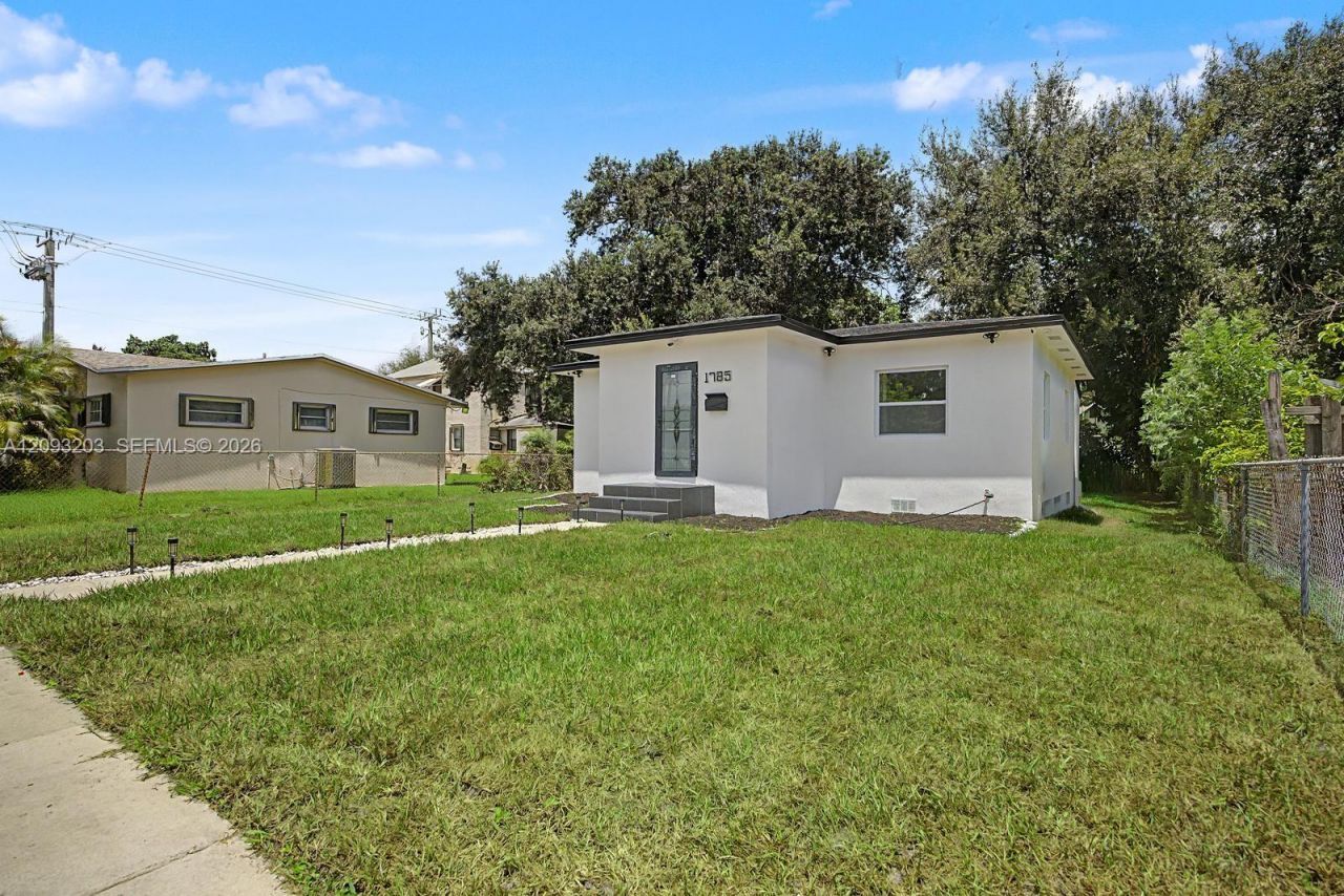 1785 NW 52nd St, Miami, FL 33142 Photo