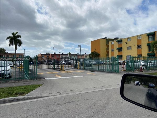 666 W 81st St , Unit 127, Hialeah, FL 33014