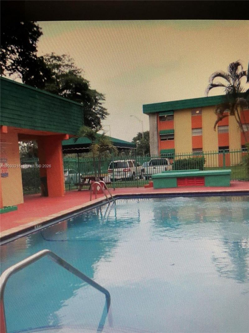 666 W 81st St , Unit 127, Hialeah, FL 33014 Photo