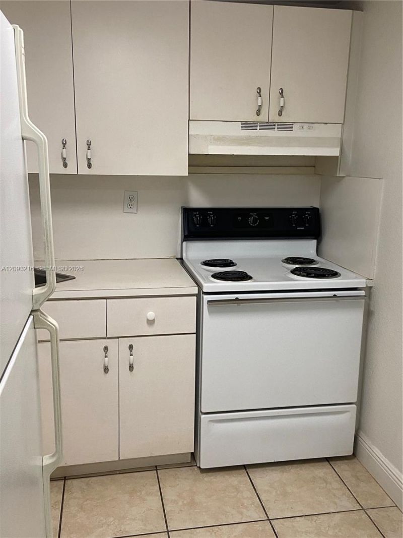 666 W 81st St , Unit 127, Hialeah, FL 33014 Photo