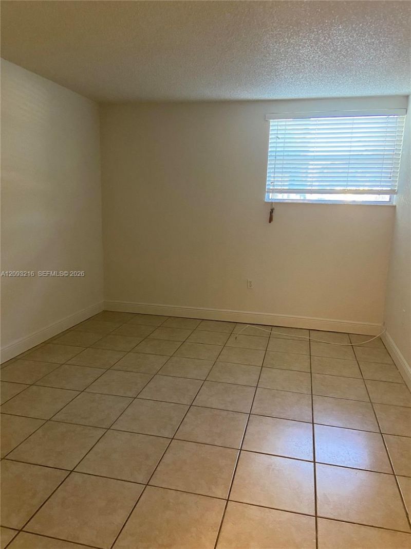 666 W 81st St , Unit 127, Hialeah, FL 33014 Photo
