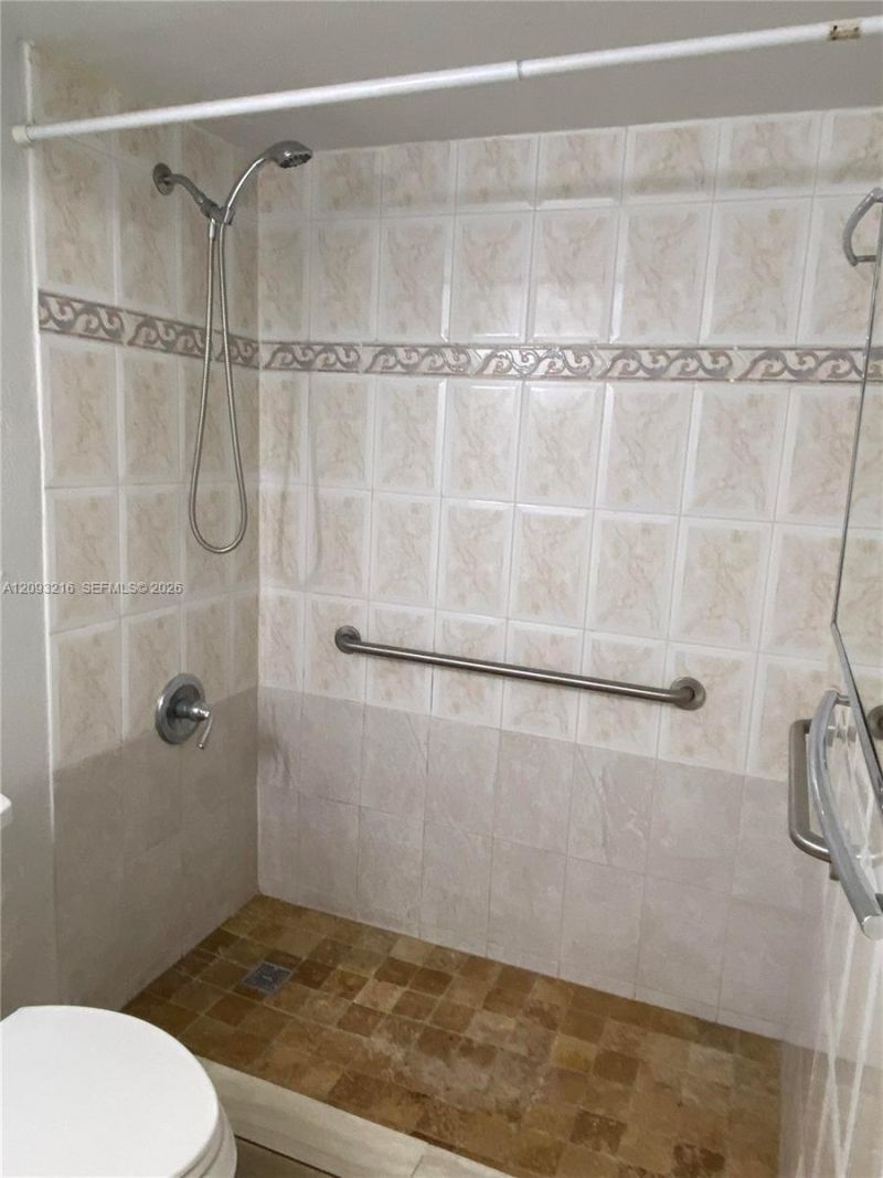 666 W 81st St , Unit 127, Hialeah, FL 33014 Photo