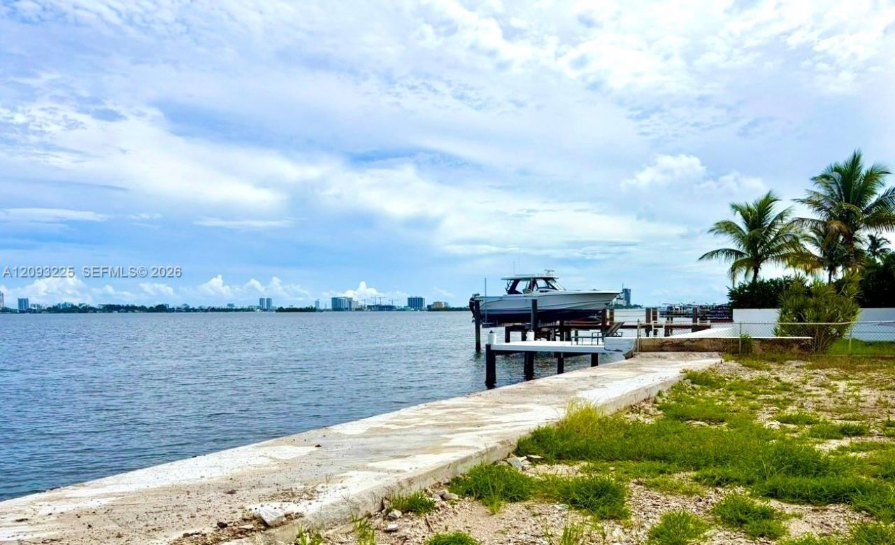 10875 N Bayshore Dr , Miami, FL 33161 Photo
