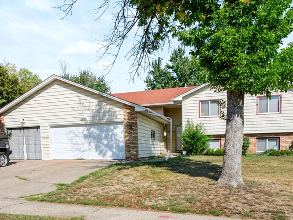 2824 79th Avenue N, Brooklyn Park, MN 55444