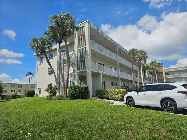 2070 WORLD PARKWAY BOULEVARD , Unit 22, CLEARWATER, FL 33763