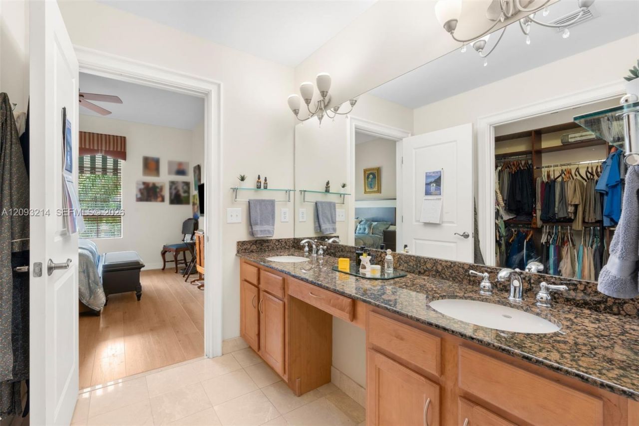 16101 Emerald Estates Dr, Unit 448, Weston, FL 33331 Photo