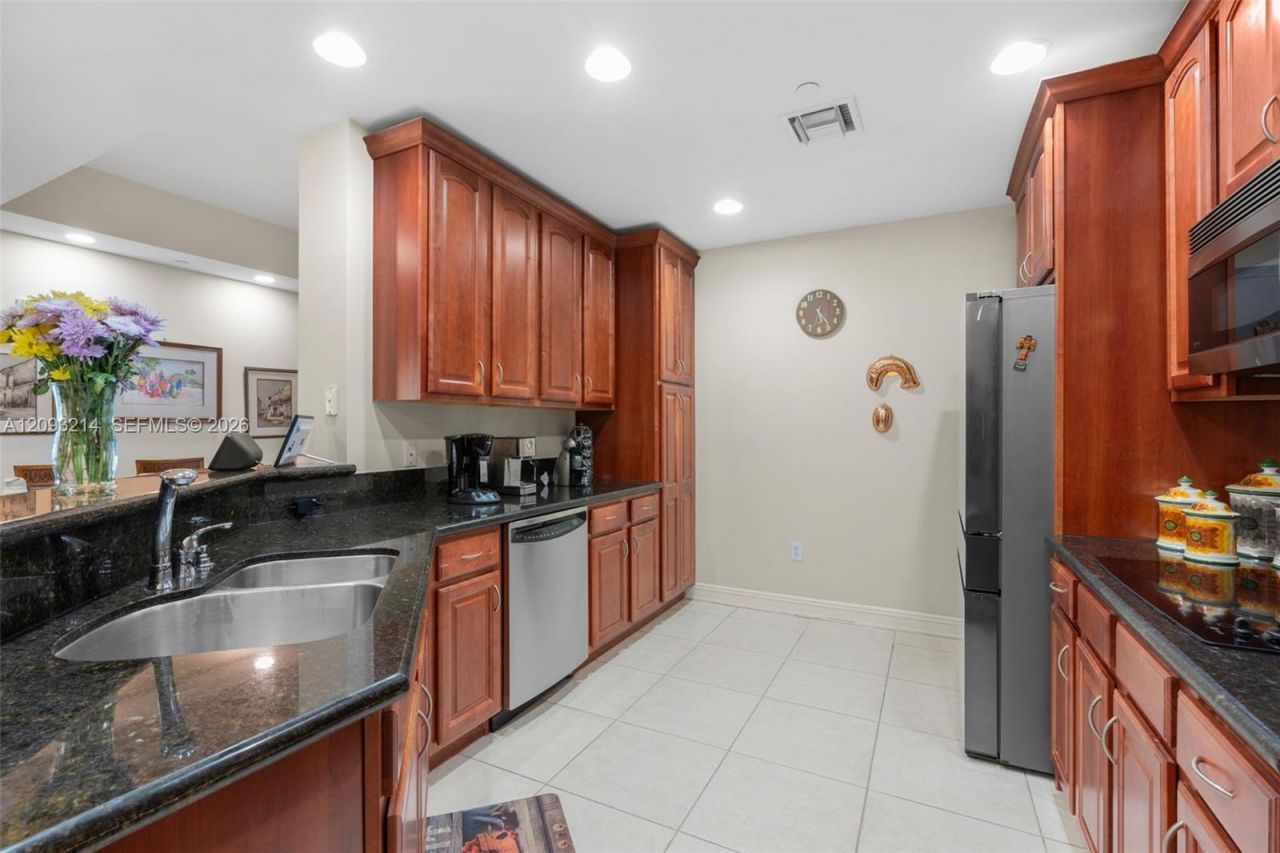 16101 Emerald Estates Dr, Unit 448, Weston, FL 33331 Photo