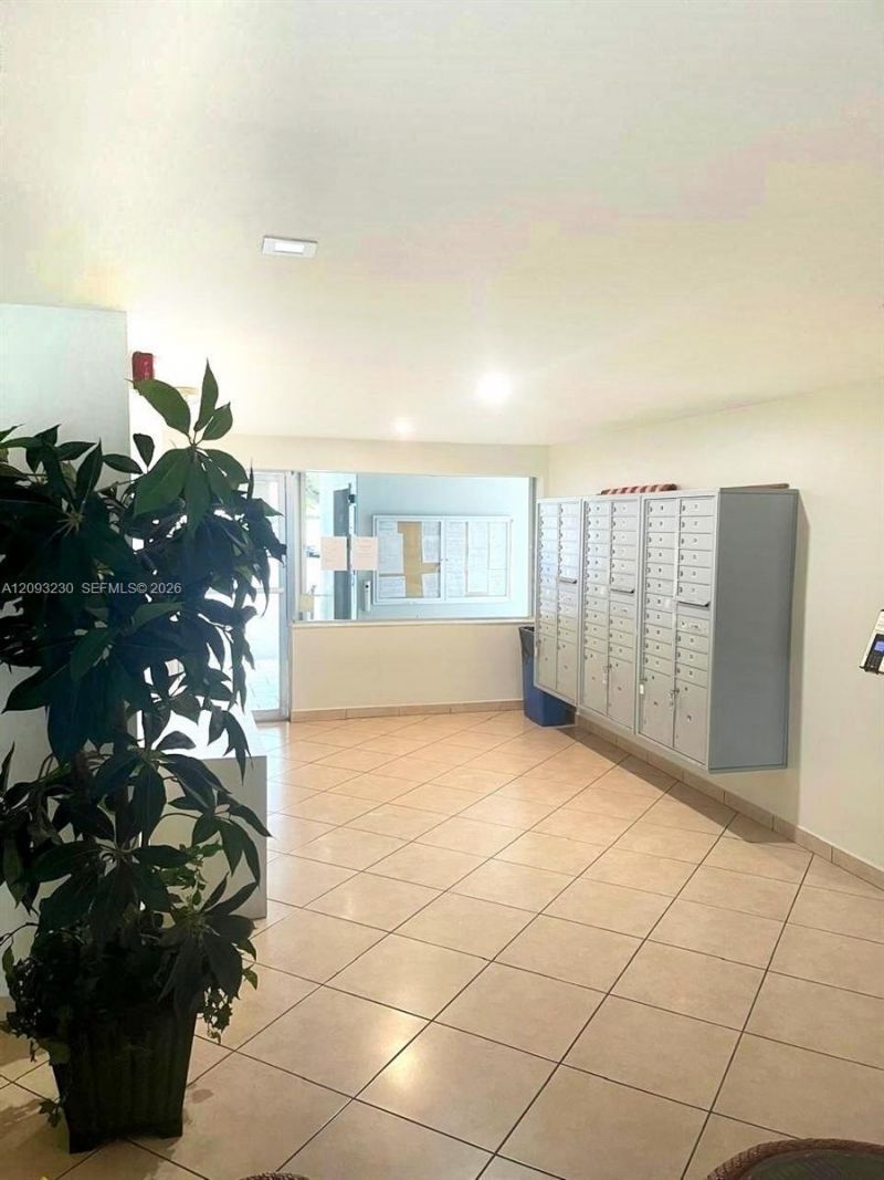 13105 Ixora Ct, Unit 302, North Miami, FL 33181 Photo