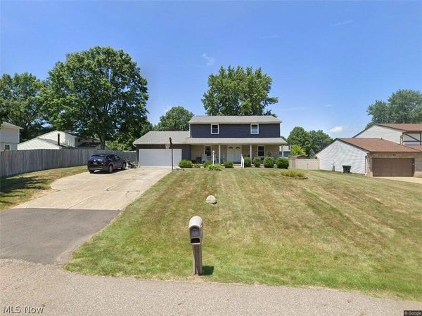 9551 Pheasant Valley Avenue NW, Uniontown, OH 44685