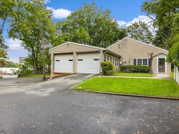 113 Harrison Ave, Roseland, NJ 07068