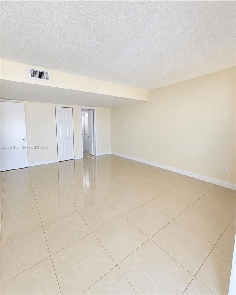 9357 Fontainebleau Blvd, Unit D310, Miami, FL 33172 Photo