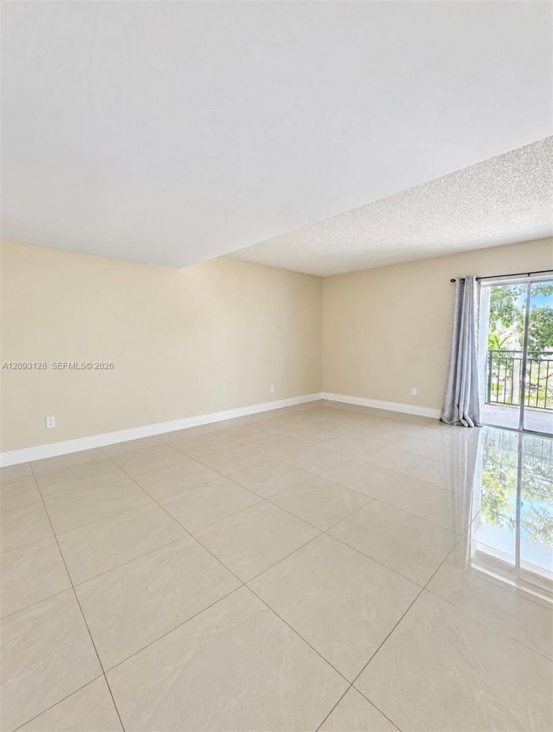 9357 Fontainebleau Blvd, Unit D310, Miami, FL 33172 Photo